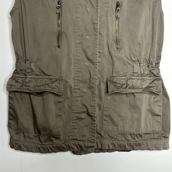 BAR lll | Green Sleeveless Cargo Vest | Military Style Top | Outdoors Activity - Picture 3 of 12